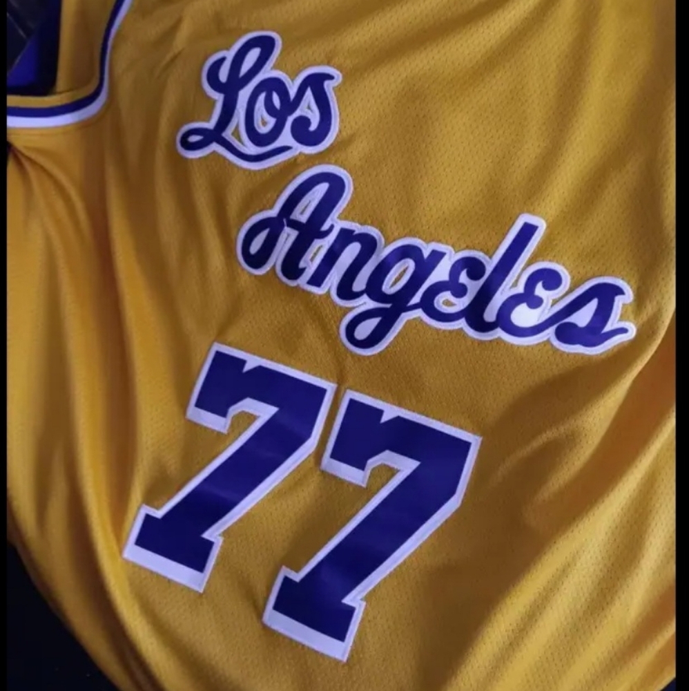 Luka Doncic Los Angeles Lakers Yellow Basketball Jersey SIZE XL ... BRAND NEW - Picture 9 of 12